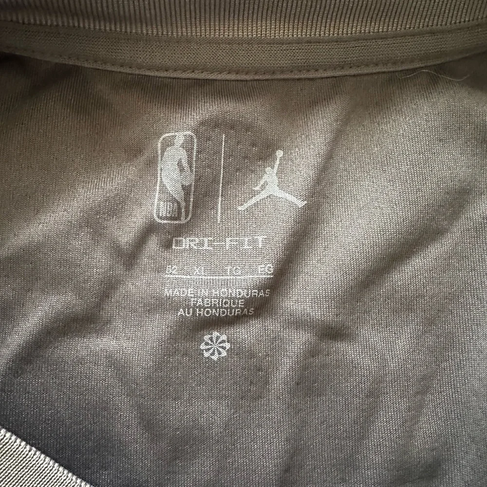De’Aaron Fox Sacramento Jersey - Picture 4 of 4